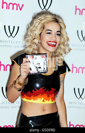 Rita Ora wirbt für ihre neue Single im Whiteley Shopping Centre in London. Stockfoto