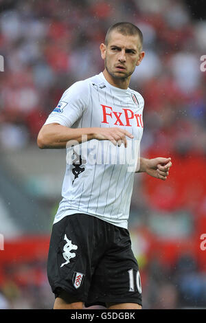 Fußball - Barclays Premier League - Manchester United gegen Fulham - Old Trafford. Mladen Petric, Fulham Stockfoto