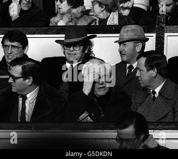 ELTON JOHN BEI WATFORD: 1983 Stockfoto