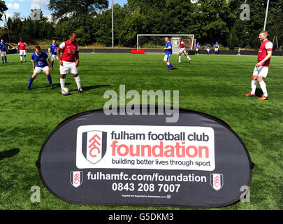 Allgemeiner Blick auf die Aktion der Fulham Foundation Veranstaltung, die den Menschen hilft, durch Sport wieder in die Gemeinschaft zu kommen Stockfoto