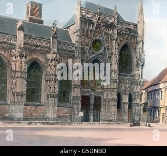 Sterben Sie Kleine Kapelle St. Esprit in der Gemeinde Rue Im Norden Frankreichs.  Rue, Picardie, Somme, Frankreich, Europa, Reisen, 1910er Jahre, 1920er Jahre, 20. Jahrhundert, die Kapelle des Heiligen Geistes, Chapelle du St.Esprit, archivieren, Carl Simon, Chapell, Kirche, Architektur, Religion, Geschichte, historische, Gotik, hand Farbglas-Folie Stockfoto