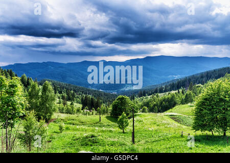 HDR-Ansichten während bergauf Makovytsya Ukraine Stockfoto