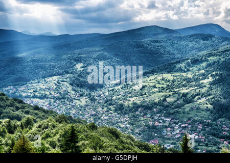 HDR-Ansichten während bergauf Makovytsya Ukraine Stockfoto