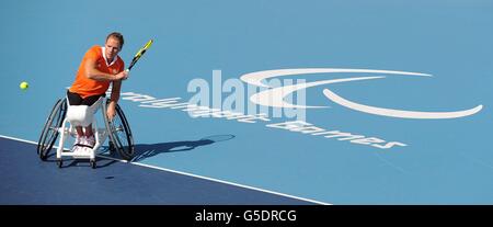 Esther Vergeer aus der Niederlande beim Halbfinalspiel der Frauen im Wheelchair Tennis in Eton Manor, Olympic Park, London, in Aktion. Stockfoto