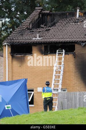 Gesamtansicht des Grundstücks in Cwmbran, Südosten von Wales, wo Kim Buckley, 46, ihre 17-jährige Tochter Kayleigh Buckley und ihre sechs Monate alte Enkelin Kimberley Buckley nach einem mutmaßlichen Brandanschlag starben. Stockfoto