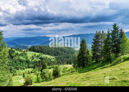 HDR-Ansichten während bergauf Makovytsya Ukraine Stockfoto