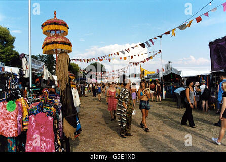 WOMAD. Ein Blick auf Womad, das Weltfestival für Musik, Kunst und Tanz, das in Reading stattfindet. Stockfoto