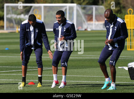 Tottenham Hotspur's Aaron Lennon (Mitte) Jermaine Jenas (links) und William Gallas (rechts) während des Trainings bei Bulls Cross, London. Stockfoto