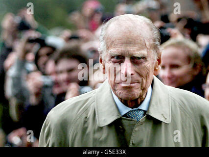 Der Herzog von Edinburgh kommt mit der Queen, um die neue Universitätsbibliothek der Aberdeen University zu eröffnen. Stockfoto