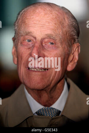 Der Herzog von Edinburgh kommt mit der Queen, um die neue Universitätsbibliothek der Aberdeen University zu eröffnen. Stockfoto