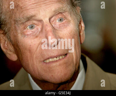 Der Herzog von Edinburgh kommt mit der Queen, um die neue Universitätsbibliothek der Aberdeen University zu eröffnen. Stockfoto