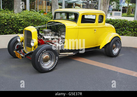 Gelbe 1932 umgewandelt Ford Coupé Hotrod, Universal Studio, Singapur Stockfoto