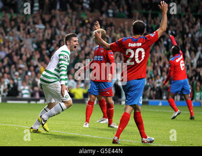 Fußball - UEFA Champions League - Play-offs - Second Leg - Celtic gegen Helsingborg - Celtic Park. Gary Hooper von Celtic feiert das Tor während des UEFA Champions League-Spiels im Celtic Park, Glasgow. Stockfoto