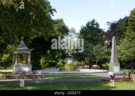 Brunnen, HMS Orlando Memorial und HMS Victoria Memorial im Victoria Park, Portsmouth, Hampshire, England, Vereinigtes Königreich Stockfoto