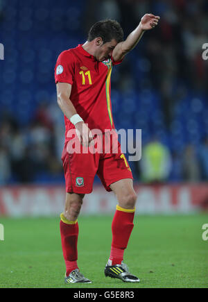 Gareth Bale aus Wales zeigt seine Niedergeschlagenheit nach der Heimniederlage von 2-0 gegen Belgien während des FIFA-WM-Qualifikationsspiel 2014 im Cardiff City Stadium, Cardiff. Stockfoto