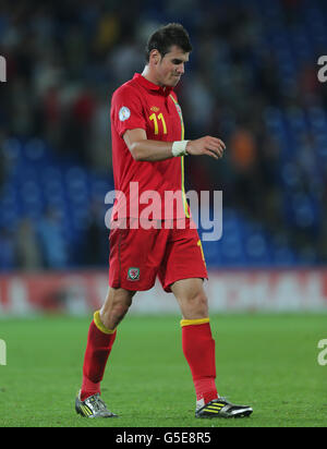 Gareth Bale von Wales zeigt seine Niedergeschlagenheit nach der Heimniederlage 2-0 gegen Belgien während des FIFA-WM-Qualifikationsspiel 2014 im Cardiff City Stadium, Cardiff. Stockfoto