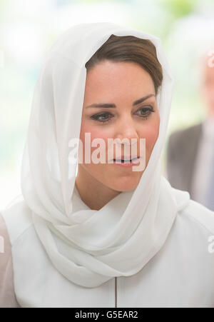 Die Herzogin von Cambridge besucht die Assyakirin-Moschee in Kuala Lumpur, als Teil einer neuntägigen Tour durch den Fernen Osten und den Südpazifik, mit dem Herzog von Cambridge, zu Ehren des Diamantenjubiläums der Königin. Stockfoto