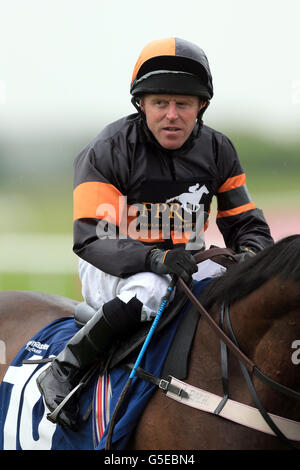 Pferderennen - 2012 Ladbrokes St Leger Festival - Willkommen am Yorkshire Day - Doncaster Racecourse. Gary Bardwell, Jockey Stockfoto