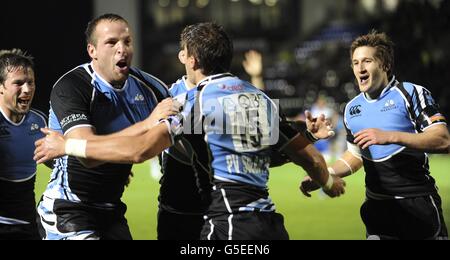 Die Glasgow Warriors Peter Murchie feiert den zweiten Versuch seiner Seite während des RaboDirect PRO12-Spiels im Scotstoun Stadium, Glasgow. Stockfoto