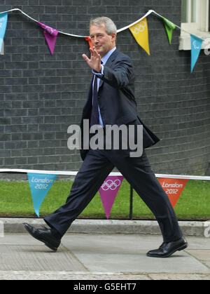 Der neu benannte Umweltminister Owen Paterson kommt in der Downing Street Nr. 10 im Zentrum von London an, wo Premierminister David Cameron die letzten Feinheiten seiner ersten großen Umbildung der Koalitionsregierung setzt. Stockfoto