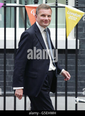 Der neu ernannte walisische Sekretär David Jones, der in der Downing Street Nr. 10 im Zentrum von London ankommt, wo Premierminister David Cameron die letzten Feinheiten seiner ersten großen Umbildung der Koalitionsregierung setzt. Stockfoto