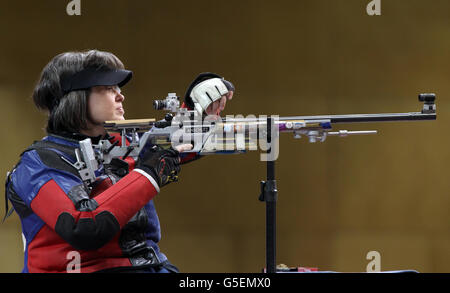 Großbritanniens Karen Butler schießt im R8-50m Rifle 3 Positionen SH1final in der Royal Artillery Barracks, London. DRÜCKEN SIE AUF "ASSOCIATION Photo". Bilddatum: Donnerstag, 6. September 2012. Siehe PA Story PARALYMPICS Shooting. Der Fotowredit sollte lauten: Empics Sport Stockfoto