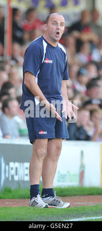 Fußball - npower Football League Two - Accrington Stanley / Bradford City - The Crown Ground. Accrington Stanley Manager Paul Cook beim Spiel npower Football League Two auf dem Crown Ground, Accrington. Stockfoto