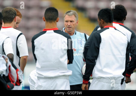 Fußball - St George es Park International Tournament - England U17 V Türkei U17 - Sixfields Stadion Stockfoto