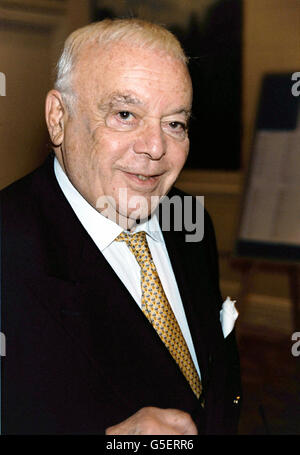 Schauspieler Herbert Lom beim Tribute Lunch von Comic Heritage für Sir Norman Wisdom im Le Meridien im Grosvenor House Hotel im Zentrum von London. Stockfoto