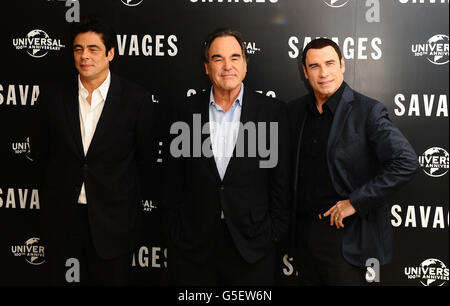 Benicio del Toro, Oliver Stone und John Travolta bei einer Fotocolall für den neuen Film Savages im Mandarin Hotel, London. Stockfoto