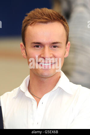 Jon Lee schließt sich der Besetzung von Aladdin an - Ein Wunsch wird im London Theatre in the o2 wahr, das für die Produktion zu Weihnachten in ein Theater mit 1200 Sitzplätzen verwandelt wird. Stockfoto