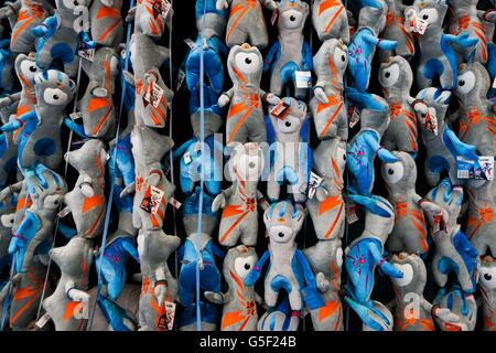 Paralympische Spiele In London - Tag 5. Eine Nahaufnahme der Maskottchen von Mandeville und Wenlock im Mascot House, Olympic Park, London. Stockfoto