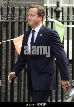 Premierminister David Cameron kommt in der Downing Street Nr. 10 im Zentrum von London an, wo er den letzten Schliff für seine erste große Umbildung der Koalitionsregierung setzt. Stockfoto