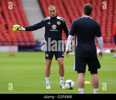 Fußball - FIFA Fußball-Weltmeisterschaft 2014 Qualifikation - Europa Gruppe A - Schottland / Serbien - Hampden Park. Kenny Miller aus Schottland beim Training im Hampden Park Stadium Stockfoto