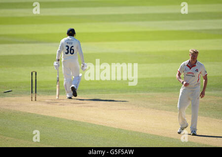 Cricket - LV County Championship - Division One - Tag vier - Middlesex / Lancashire - Lords'. Glen Chapple von Lancashire feiert die Einnahme des Wickels von Ravi Patel von Middlesex (links) Stockfoto