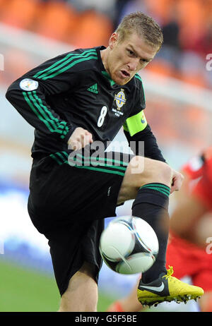 Steven Davis aus Nordirland in Aktion während der FIFA Fußball-Weltmeisterschaft der Gruppe F 2014 zwischen Russland und Nordirland im Lokomotiv Stadium. Stockfoto