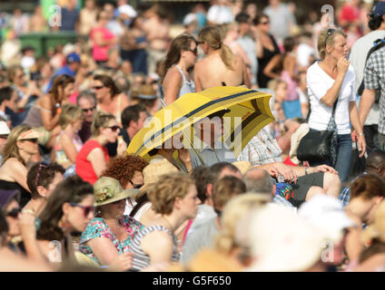 Das Publikum beim BBC Radio 2 Live Konzert im Hyde Park im Zentrum von London. Stockfoto