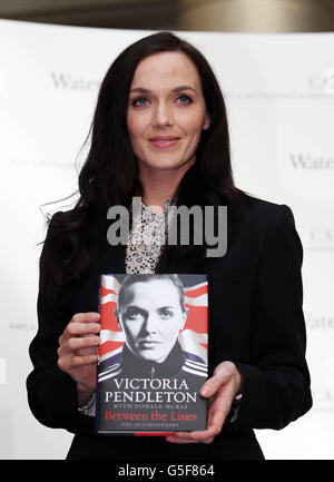 Victoria Pendleton beim Start ihrer Autobiographie, Between the Lines bei Waterstone's, Canary Wharf, London. Stockfoto