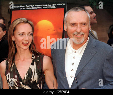 Der Schauspieler Dennis Hopper und seine Frau Victoria kommen zur Filmpremiere von „Apocalypse Now Redux“ im Lincoln Center, New York City, USA. Stockfoto