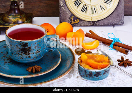 Hibiskus Tee C Marmelade aus Aprikosen Stockfoto