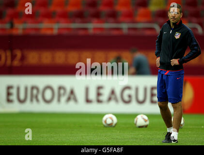 Atletico Madrids Manager Diego Simeone während seines Seitentrainings in der Nationalarena in Bukarest, Rumänien Stockfoto