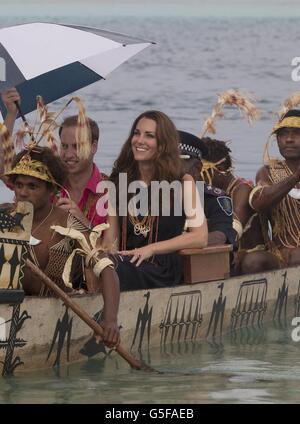 Der Herzog und die Herzogin von Cambridge besuchen Tavanipupu Island auf ihrer Diamond Jubilee Tour durch den Fernen Osten in Honiara, Guadalcanal Island. Stockfoto