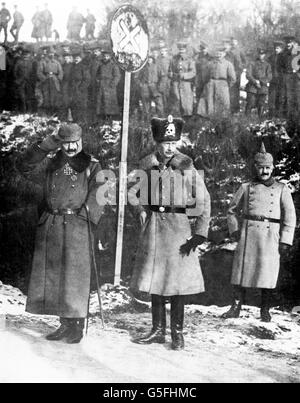 Kaiser Wilhelm II. Und Wilhelm, der Kronprinz von Deutschland, an der Westfront. Stockfoto