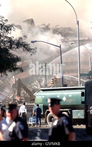 Notdienste in der Nähe des World Trade Center Manhattan, New York, nach dem Terroranschlag. Stockfoto