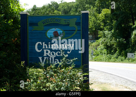 Herzlich Willkommen Sie in Chimney Rock Ortsschild North Carolina USA Stockfoto