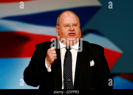 Eric Pickles, Sekretär der Communities, spricht im Internationalen Kongresszentrum von Birmingham über die heutige Sitzung der Konservativen Konferenz. Stockfoto