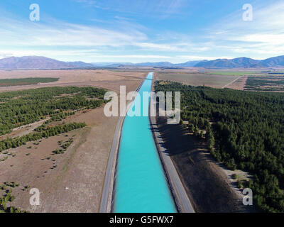 Pukaki Kanal unten Lake Pukaki, Mackenzie District, South Canterbury, Südinsel, Neuseeland - drone Antenne Stockfoto