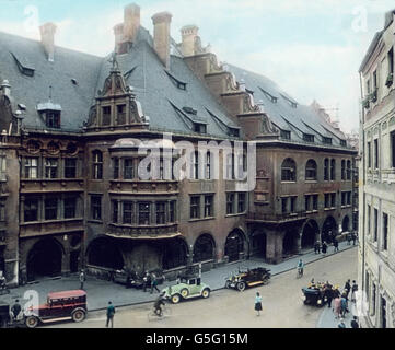 Das Hofbräuhaus in München. Legendäre Hofbrauhaus in München. Bayern, Geschichte, historisches, 1910 s, 1920er-Jahre des 20. Jahrhunderts, Carl Simon, archivieren hand farbigen Glas-Folie, Architektur, Haus, Brauerei, Bier, trinken, Straße, Auto, Menschen, Stadt, Innenstadt, Stadtleben, Wahrzeichen Stockfoto