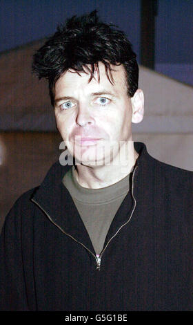 Veteran Pop-Sänger Gary Numan beim Reading Music Festival 2001. Stockfoto