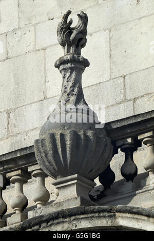 Christuskirche, Newgate Street, London, nach dem Brand von London 1677-1687 von Sir Christopher Wren umgebaut: flammenden Urne Stockfoto